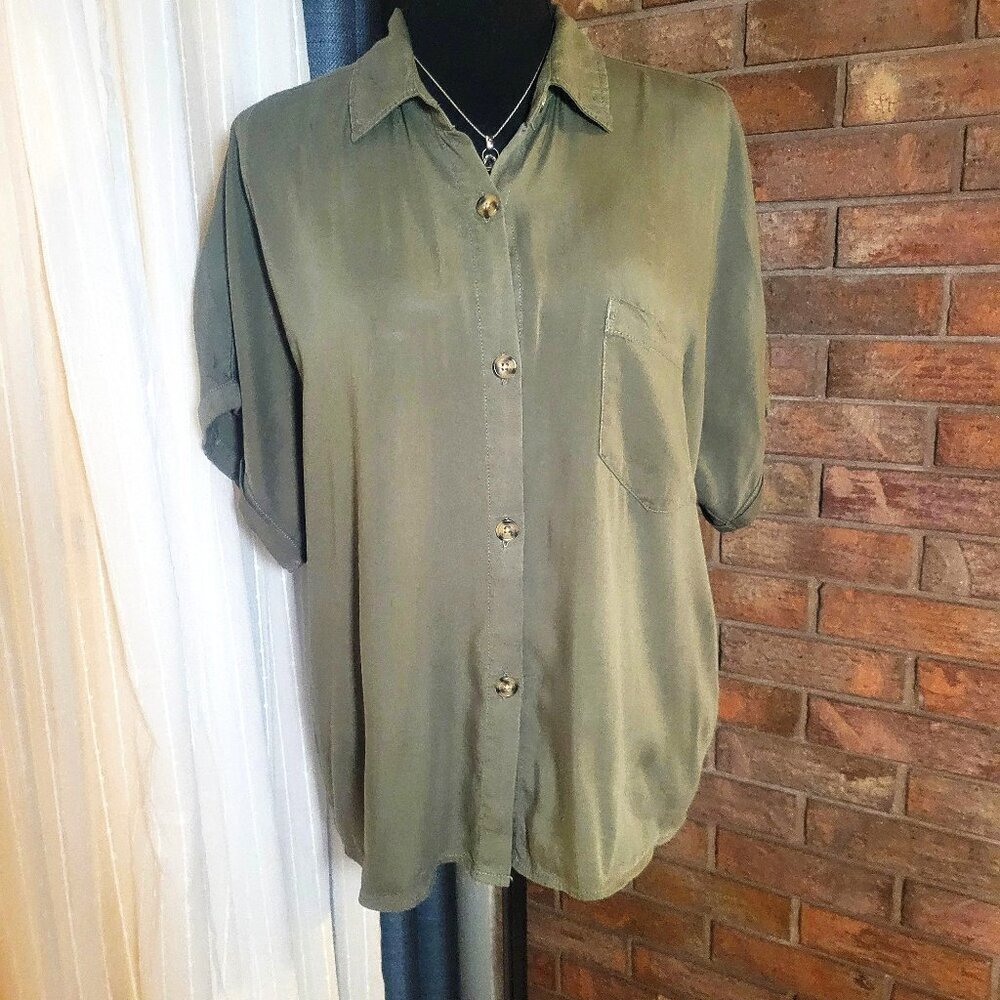 J for Justify Women's Olive Short Sleeve Button-Up Blouse - Size L